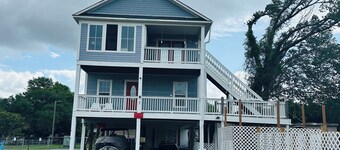 Downtown duplex on stilts.