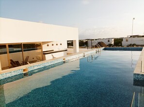 10 kolam renang outdoor