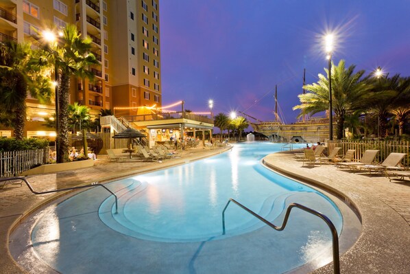 A heated pool - Spacious Suite + Pirate Themed Pool Experience (Orlando)