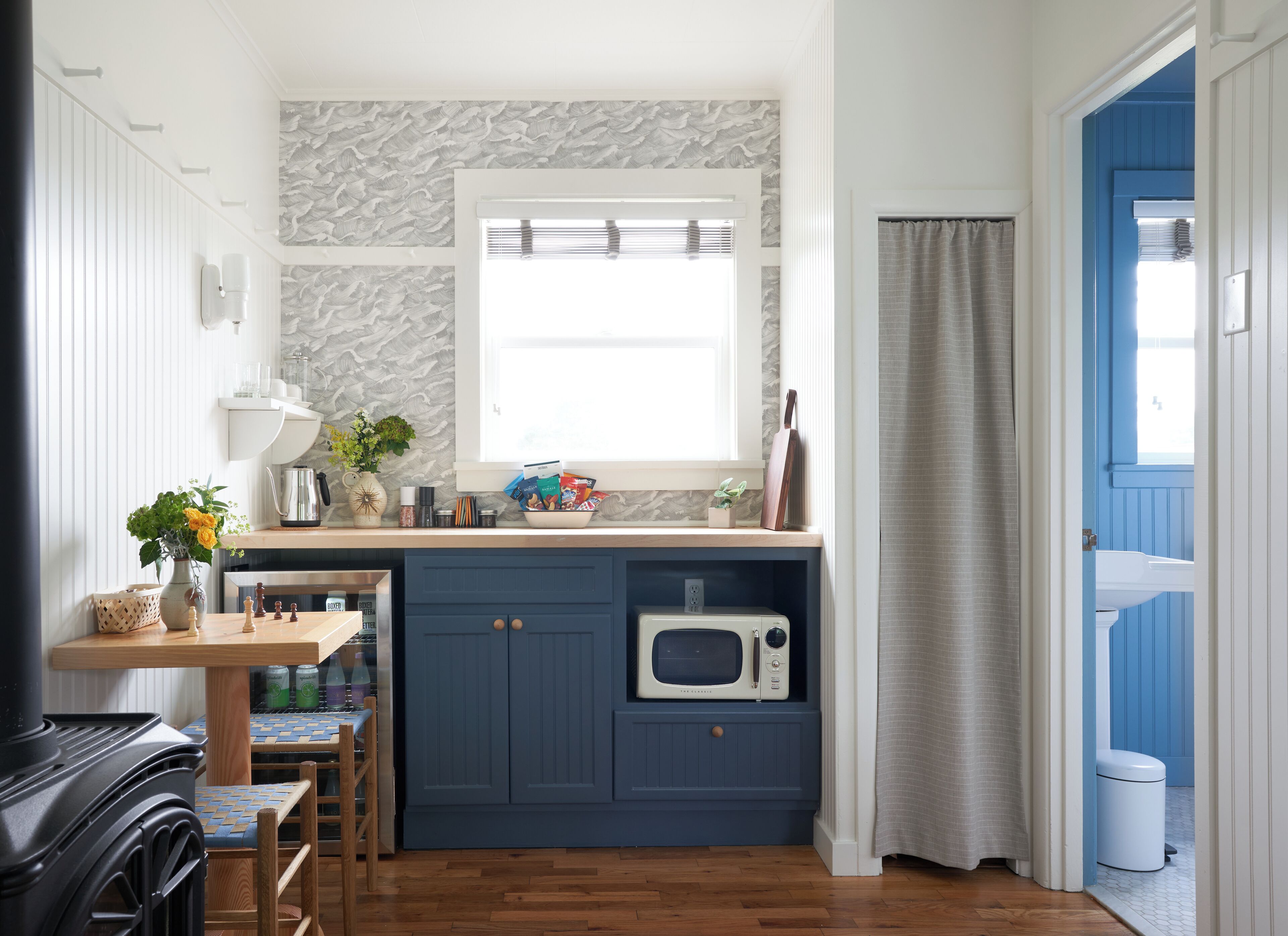 classic room, 1 king bed | 2 bedrooms, hypo-allergenic bedding, down duvets, minibar