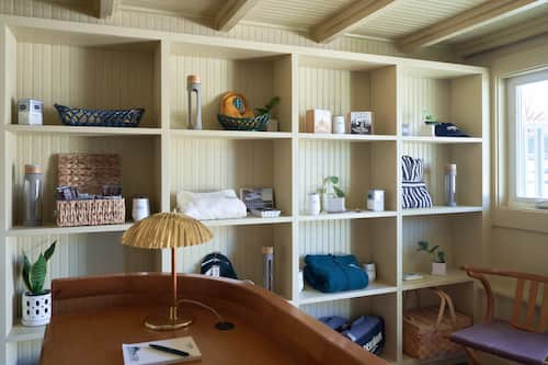 Concierge desk