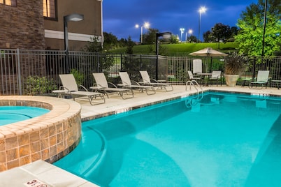 Free Breakfast. Outdoor Pool. Your Next Vacation!