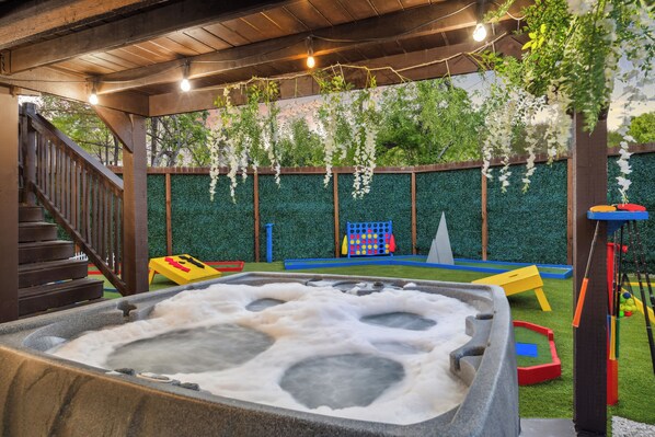 Outdoor spa tub