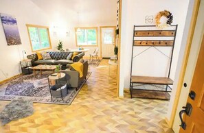 Smart TV, fireplace, video games, books