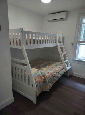 2 bedrooms, iron/ironing board, free WiFi