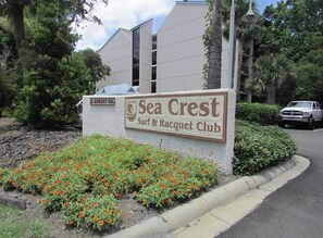 Property grounds - Labor Day Week (9/3-9/10) Ocean Resort Condo (Hilton Head Island)