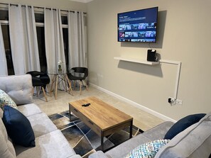 Smart TV - New apartment with spectacular view (Kingston)