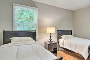 2 bedrooms, iron/ironing board, Internet, bed sheets - 4 Mi to Int’l Soccer Play! Family-Friendly ATL Hub (Atlanta)