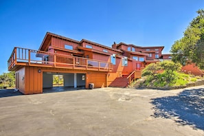 Exterior - Spacious Royal Oaks Retreat w/ Deck & Views! (Royal Oaks)