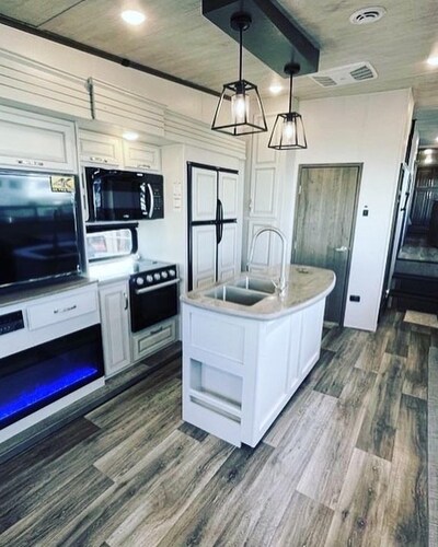 Exclusive Luxury Cottage, RV, & Coastal Farmhouse w/ Private Indoor Heated Pool