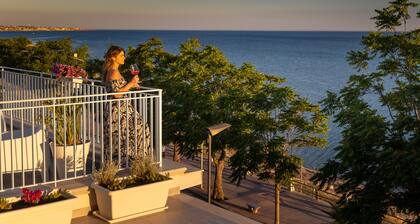 Sunset Terrace Mazara- Deluxe studio apartment one minute walk by the city beach