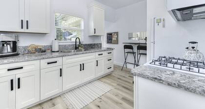 Modern Studio - North Oak Park/UC Med Center
