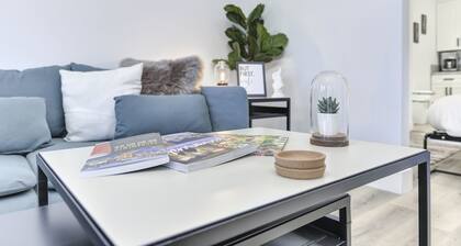 Modern Studio - North Oak Park/UC Med Center