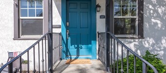 American Oak Cottage | Pet-Friendly | 3 Blocks to Downtown Food, Wine, & More!