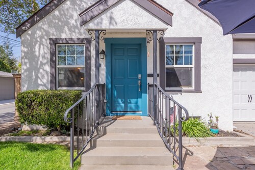 French Oak Cottage | Walk to Downtown Wine, Food, Shops, & Music | Pet-Friendly