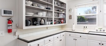 French Oak Cottage | 6-Min Walk to Downtown Wine, Food, & Music | Pet Friendly