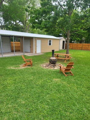 Outdoor dining - HOT TUB SUNFLOWER OASIS HOME (Sherman)