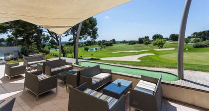 Joli Appart, accès Piscine, Proche du Golf