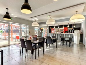 Dining - Studio cosy à 1km du Centre-ville (ARGELES-SUR-MER)