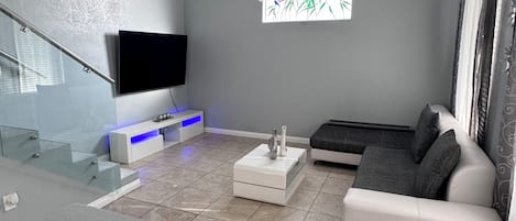 Smart TV, table tennis