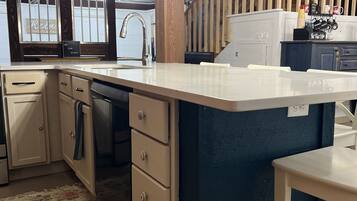 KylskÄp, mikrovÄgsugn, ugn och spishÀll