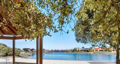 The Lake House Victor Harbor