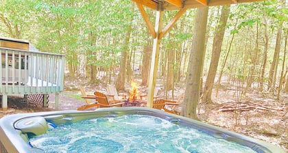 Pocono 3BR Getaway Hot Tub Arcades Fire Pit