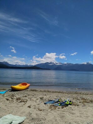 Beach - Modern unit 2 minute nature path to the lake (Manapouri)
