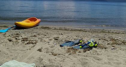 Modern unit 2 minute nature path to the lake