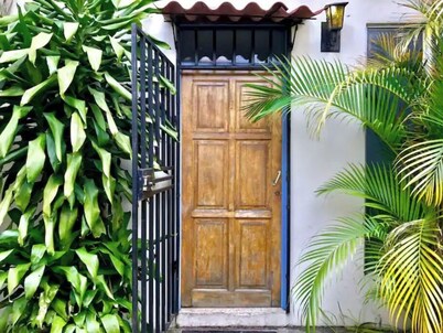 Private designer dwelling, 1min away from the Park