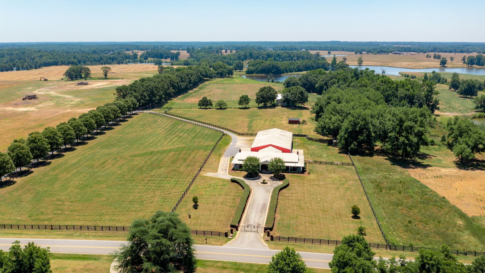 Spacious 4-bed, 3-bath Ranch House on private farm with water views