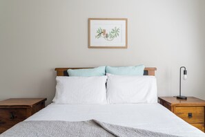 5 bedrooms, iron/ironing board, free WiFi, bed sheets