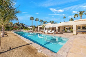 Unclassified image, 5 of 50, button