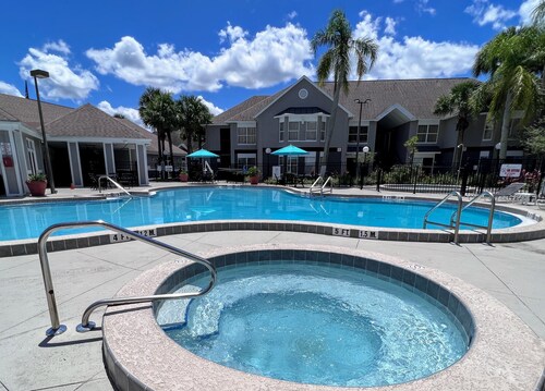 Fully-Equipped Villa Next to Disney!