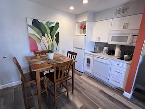 Dining - Fully-Equipped Villa Next to Disney! (Kissimmee)