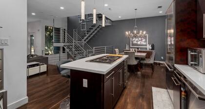 The Flying Pig - Downtown Glam Hideaway