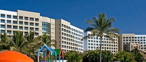 Utendørsbasseng og et oppvarmet basseng