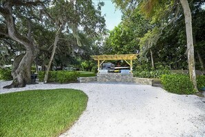 Unclassified image, 3 of 37, button - Anchorage 407 (Siesta Key)