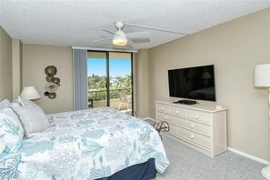 Unclassified image, 2 of 37, button - Anchorage 407 (Siesta Key)