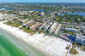 Beach nearby, sun loungers, beach towels