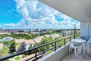 Outdoor dining - Anchorage 802 (Siesta Key)