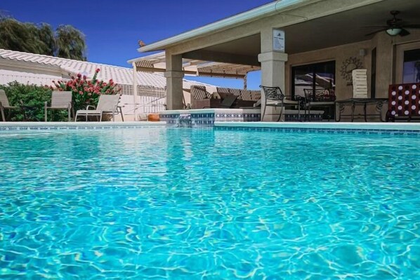Outdoor pool, a heated pool - Large heated pool and hot tub! 2 King Rooms. Lake View! (Lake Havasu City)