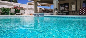 Large heated pool and hot tub! 2 King Rooms. Lake View! 