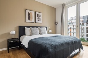 2 bedrooms, iron/ironing board, WiFi, bed sheets - Lovely Mitte 2BR next to Hackescher Markt, by Blueground (Berlin)