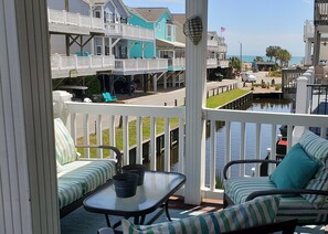 Property grounds - Welcome to Time Out!  Just a short walk to the beach.... (Myrtle Beach)