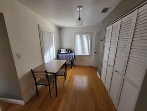 Dining - Spacious Guest House With Pool (Miami)