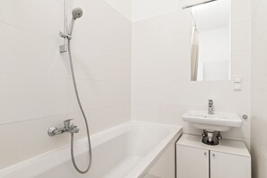 Hårføner og håndklær