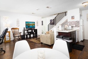 TV - Charming 2 bedroom | Cozy | Comfortable | Santee (Santee)