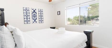 2 habitaciones, tabla de planchar con plancha, wifi y ropa de cama