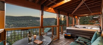 *NEW* Donner Lake Minutes to beach GORGEOUS VIEWS!